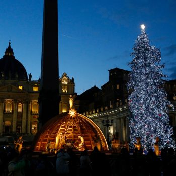 20221205T1345-POPE-CRECHE-TREE-1752578